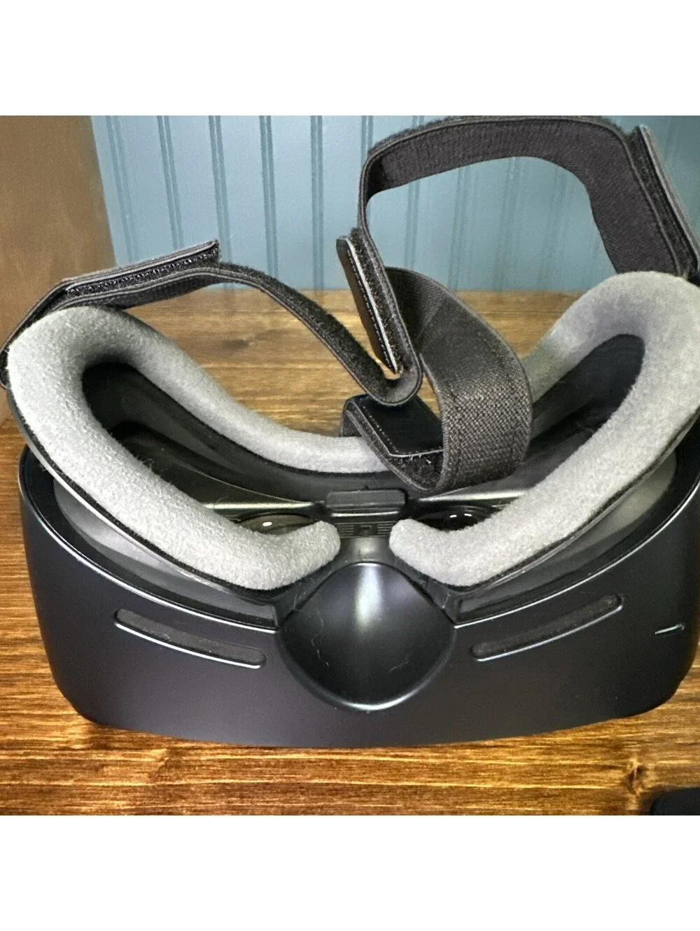 Samsung Gear VR SM-R323 Oculus Virtual Reality Headset Blue & Black